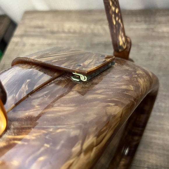 Vintage Myles 1950s mother of pearl gold lucite hand bag - Picture 3 of 7